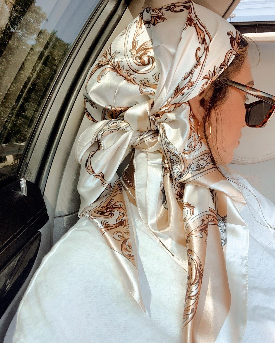 الساتان ساحة وشاح المرأة مسلم  - مراجعة Scarf Silk Square وسعره
