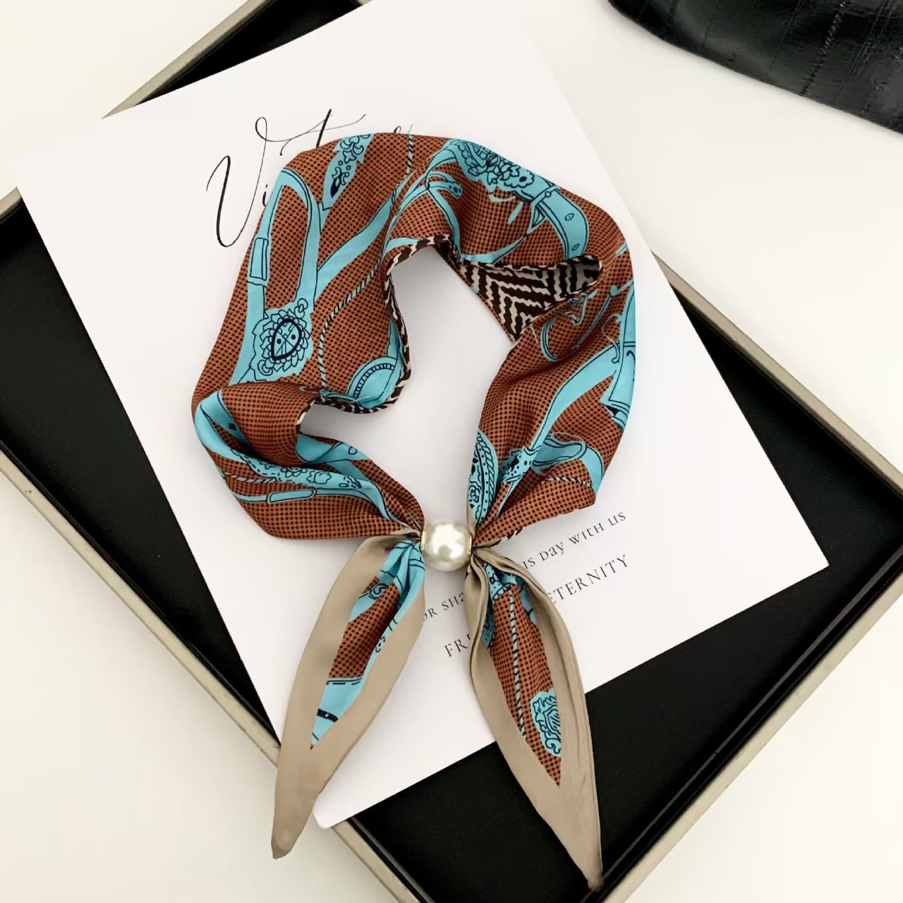 وشاح نسائي أنيق على الطراز الك - مراجعة Face Scarf Mask وسعره